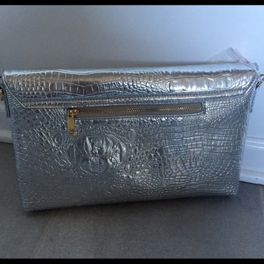 1 Left! Metallic Clutch, Wristlet or Cross Body. - Picture 3 of 4